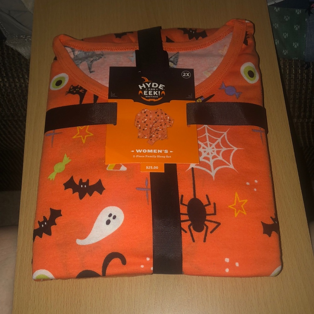 Size 2x Halloween Pajamas long pants and long sleeve shirt